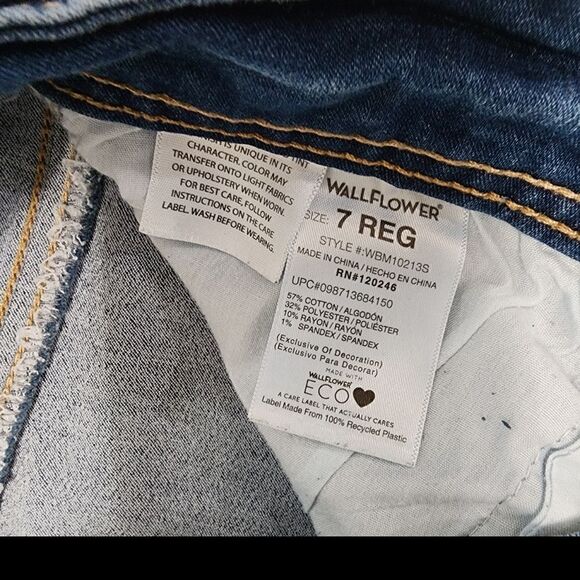 Wallflower - Reg 7 - Ultra Fit Skinny Jeans.  Stretchy jeans - Picture 6 of 6